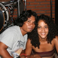 Komang Golo et Jenni au Pacha Bar, Amed, Karangasem, Bali