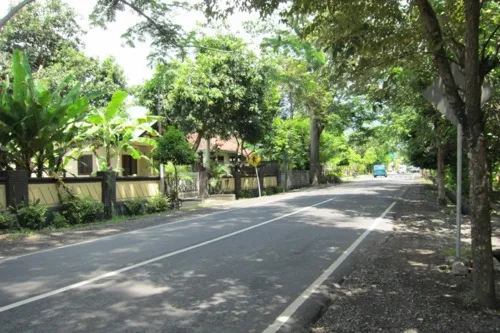 route devant garage amlapura bali