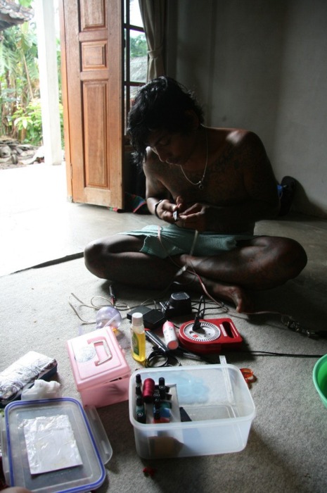 Sableng tattoo in Amed, Bali (tatouage balinais) (6)