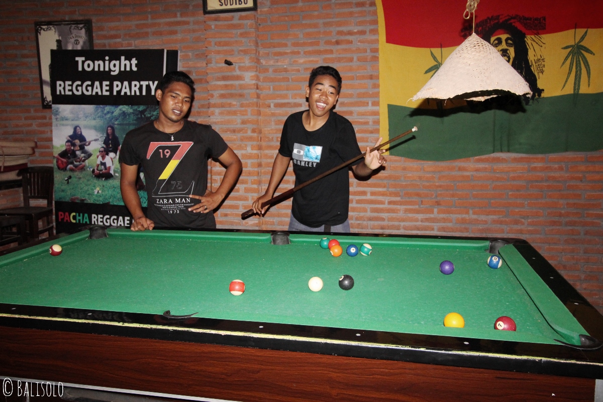 Le billard du Pacha Bar à Amed © Balisolo
