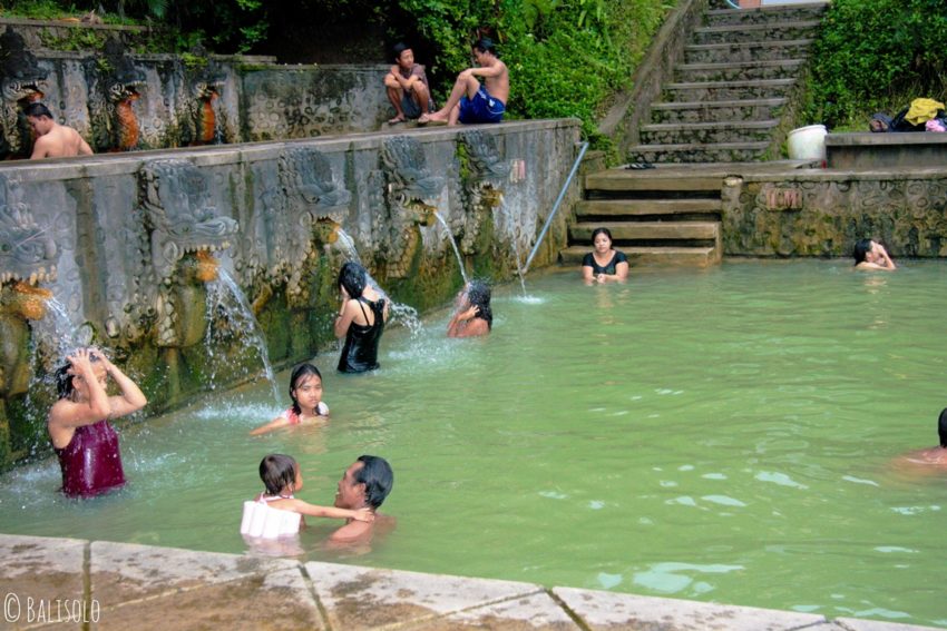 Source chaude à Bali : les bains sacrés de Banjar, chaleur et volupté (Bali, Indonesia) © Balisolo, 2010