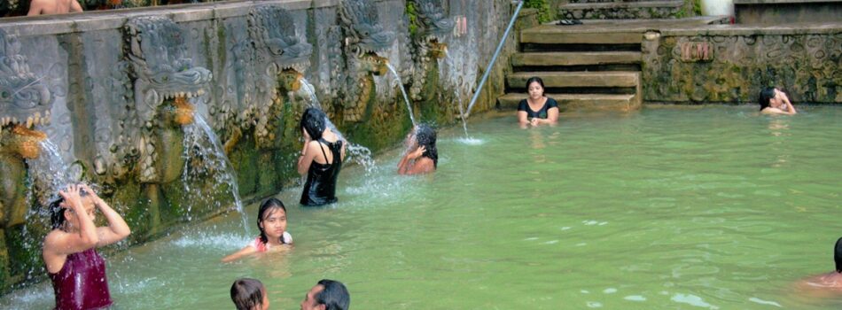 Source chaude à Bali : les bains sacrés de Banjar, chaleur et volupté (Bali, Indonesia) © Balisolo, 2010