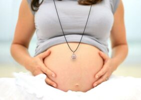 Le Bola de grossesse indonésien, un bijou protecteur pour les mamans et enfants à naître