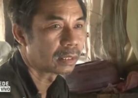 Les fous à Bali : les enchaînés