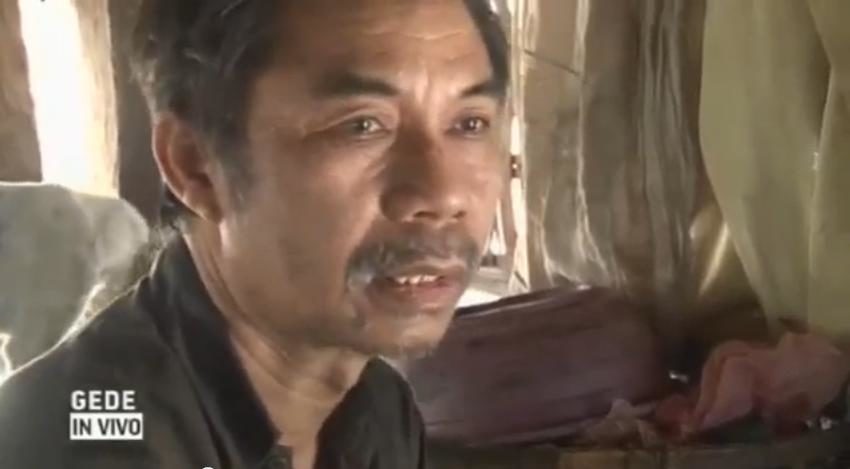 Les fous à Bali : les enchaînés