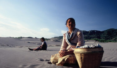 2001 : Whispering Sands (Pasir Berbisik) - Nan Achnas
