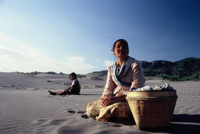 2001 : Whispering Sands (Pasir Berbisik) - Nan Achnas