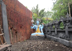 Statue de Shiva dans le futur centre de méditation de Suala à Amlapura