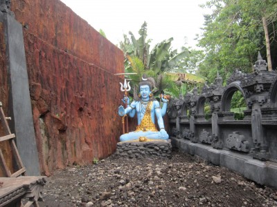 Statue de Shiva dans le futur centre de méditation de Suala à Amlapura