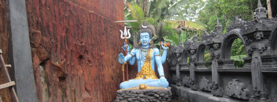 Statue de Shiva dans le futur centre de méditation de Suala à Amlapura