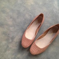 Collection Niluh Djelantik - Ballerines nude en cuir par Niluh Djelantik
