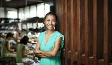 Niluh Djelantik, créatrice Balinaise de chaussures à talons