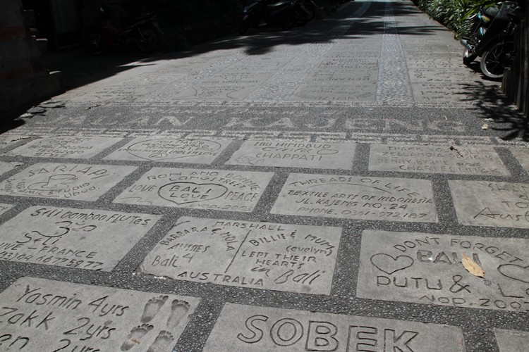 Jalan Kajeng - Ubud Bali 2013 Julia B - Balisolo (2)
