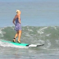 Surf en talons aiguilles à Bali 3