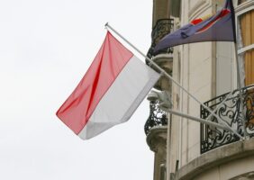 Drapeau indonésien à Paris