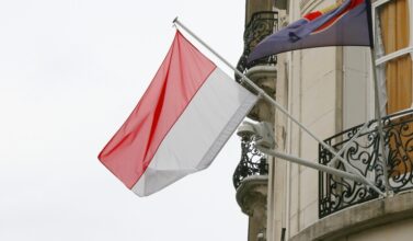 Drapeau indonésien à Paris
