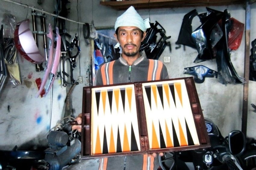Artisanat à Bali : faire un backgammon en 10 etapes !