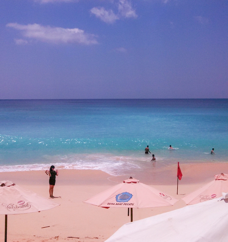 Sable blanc et eau turquoise : Dreamland beach au sud de Bali