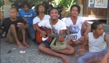 Chanson Bali : Kulit kacang (Amed, Karangasem)