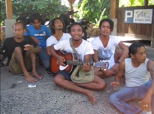 Chanson Bali : Kulit kacang (Amed, Karangasem)