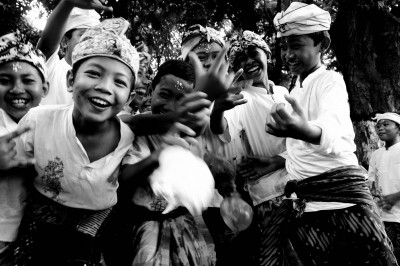 Les sourires de Bali "Saraswati Upacara" © Damien Menage, MD Photography - Denpasar (Bali, Indonésie) - 2010.