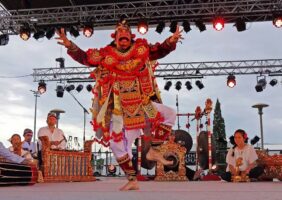 Stage de gamelan Gong Kebyar de Bali avec Gamelan Bitang Tiga