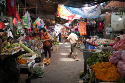 Vue du marché traditionnel de Negara Bali