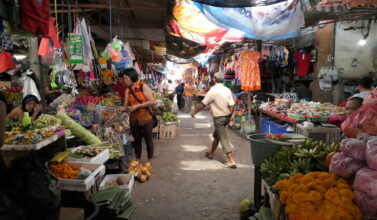Vue du marché traditionnel de Negara Bali
