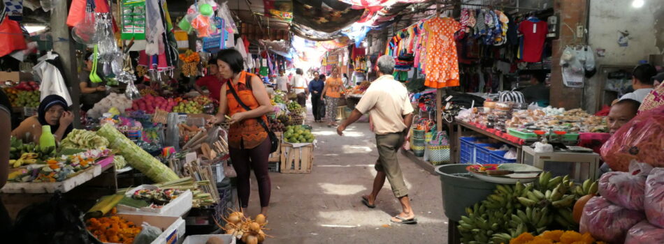 Vue du marché traditionnel de Negara Bali