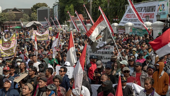 Java Central : manifestations dans la ville de Pati suite à une augmentation de 250% des impôts !